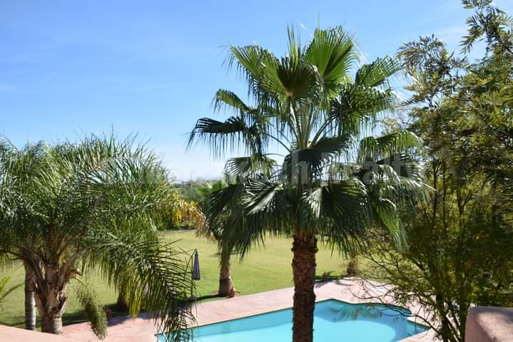 Lovely 6 bedroom property to update