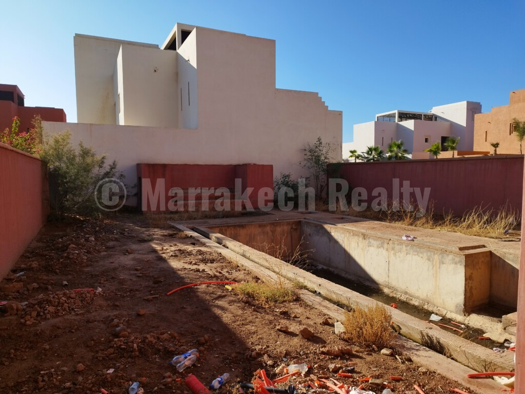 3 bedroom semi-finished villa in a golf resort