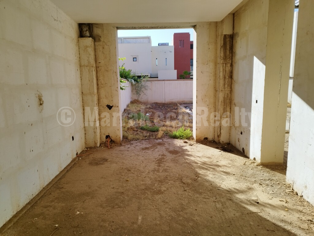 3 bedroom semi-finished villa in a golf resort