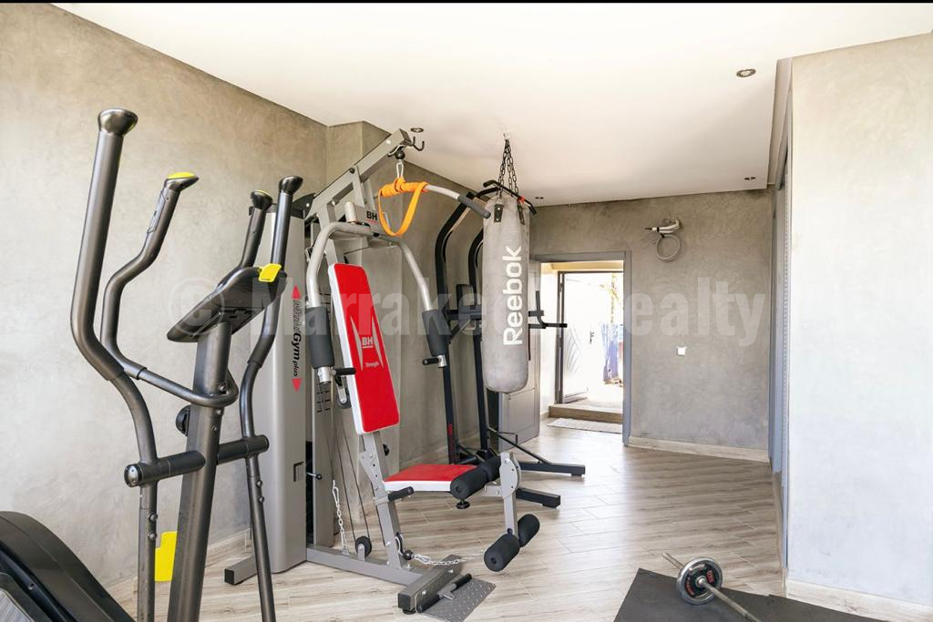 Handsome 4 bedroom villa in a golf resort