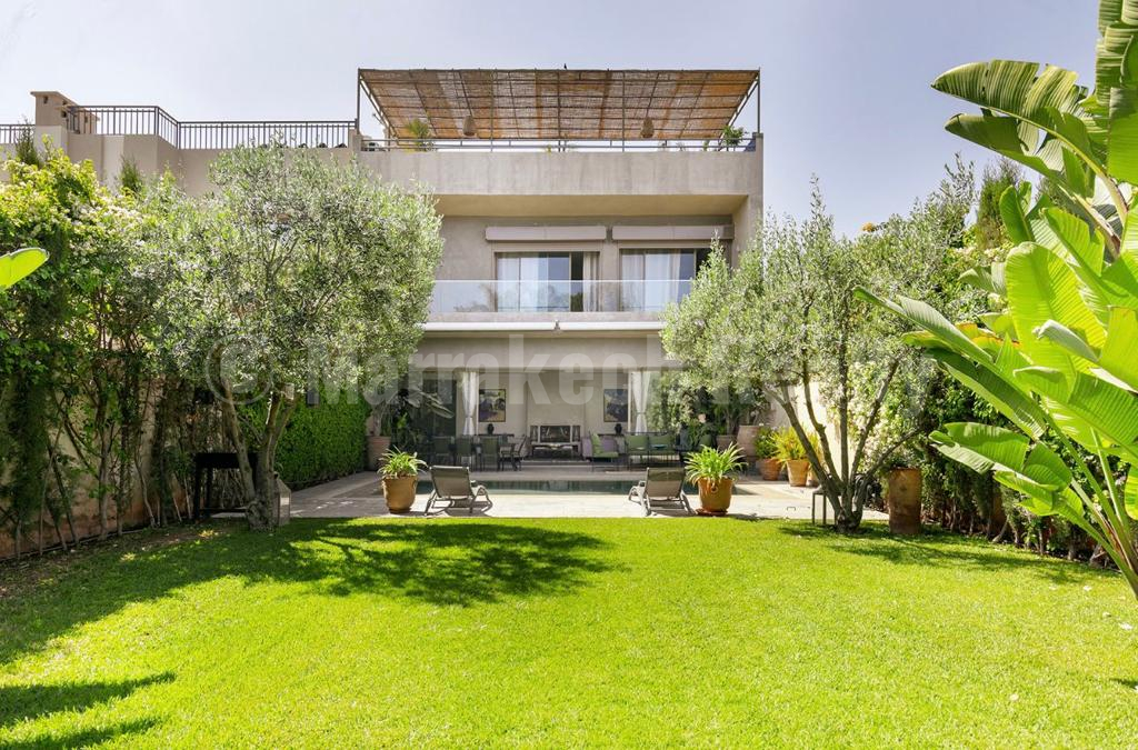 Handsome 4 bedroom villa in a golf resort