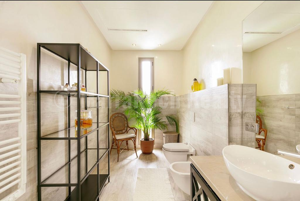 Handsome 4 bedroom villa in a golf resort