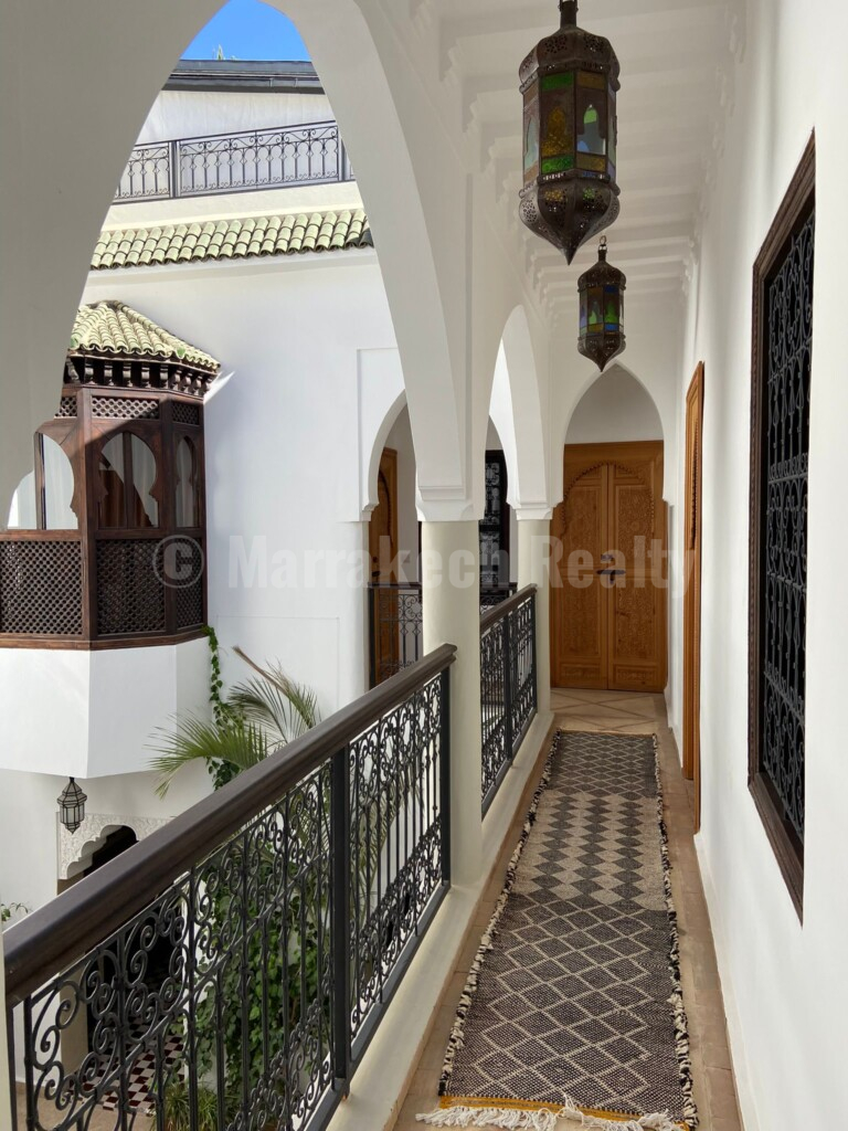 Handsome 5 bedroom Riad with rooftop pool and prime location