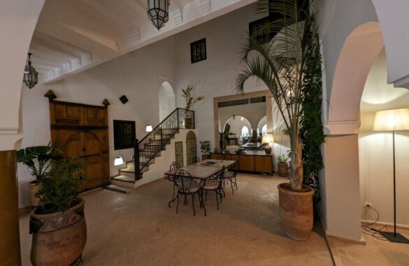 Handsome 5 bedroom Riad with rooftop pool and prime location