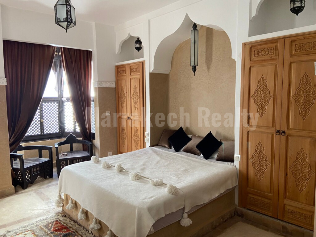 Handsome 5 bedroom Riad with rooftop pool and prime location