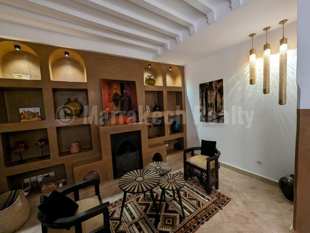 Handsome 5 bedroom Riad with rooftop pool and prime location