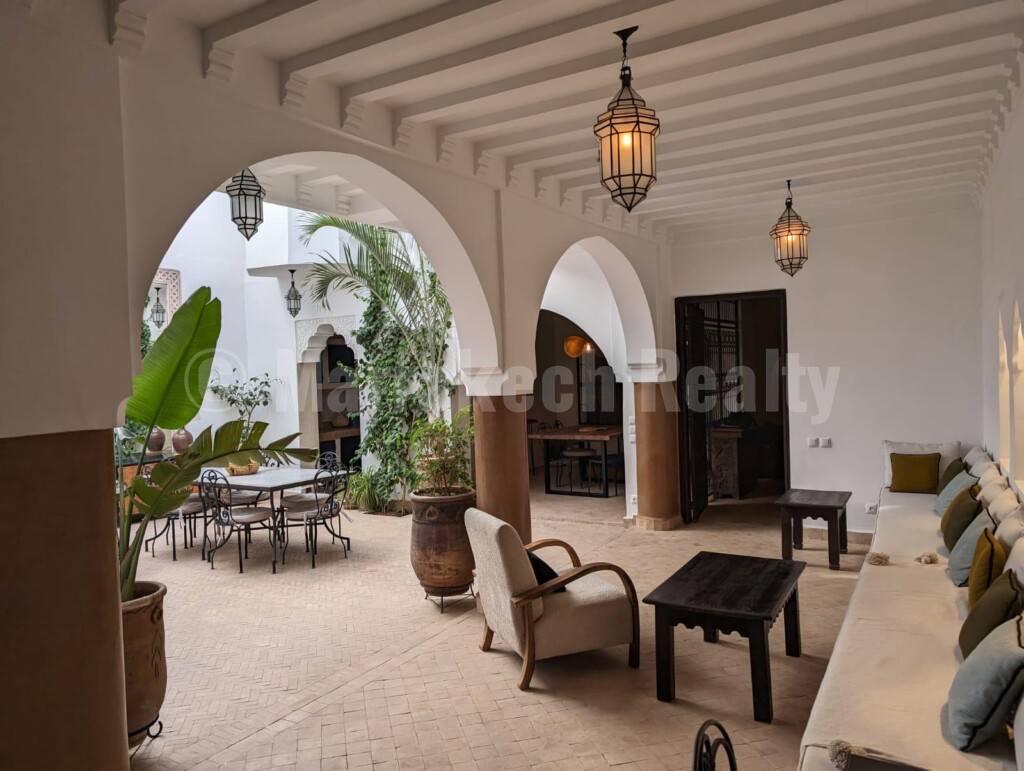 Handsome 5 bedroom Riad with rooftop pool and prime location