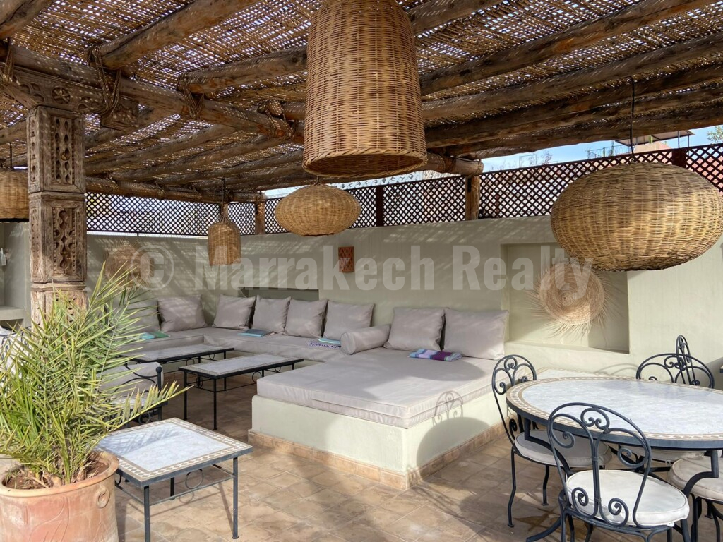 Handsome 5 bedroom Riad with rooftop pool and prime location