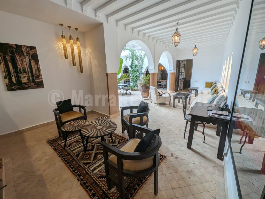 Riad de 5 chambres avec bassin en terrasse et bel emplacement