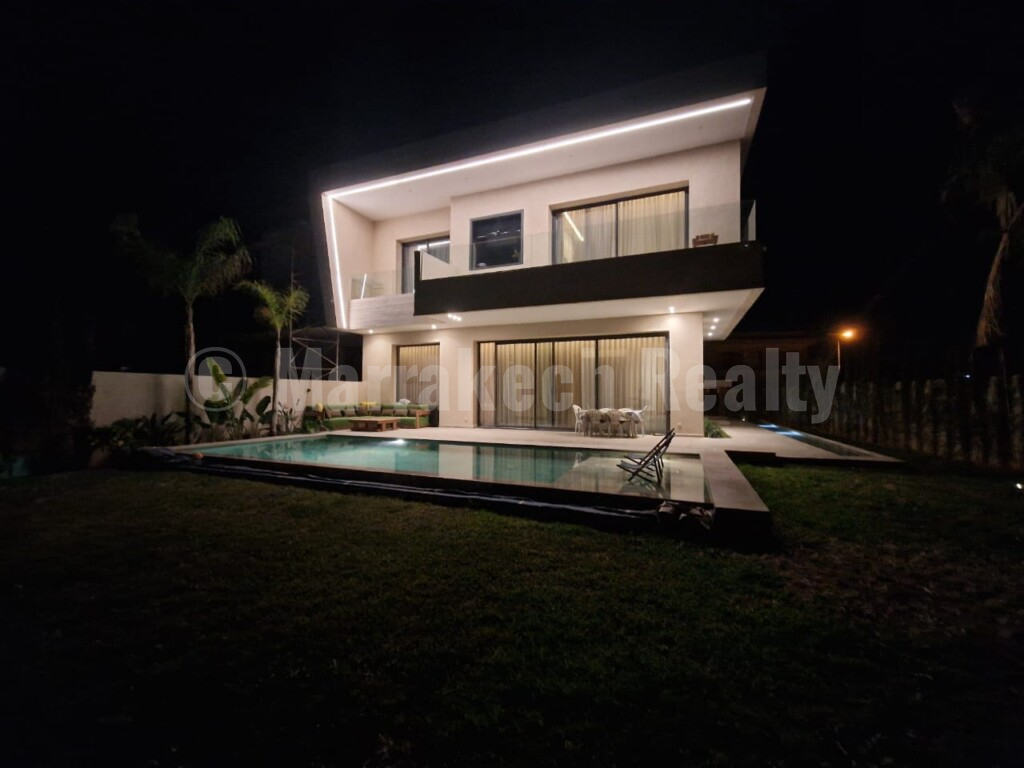 Belle villa de 4 suites dans domaine golfique