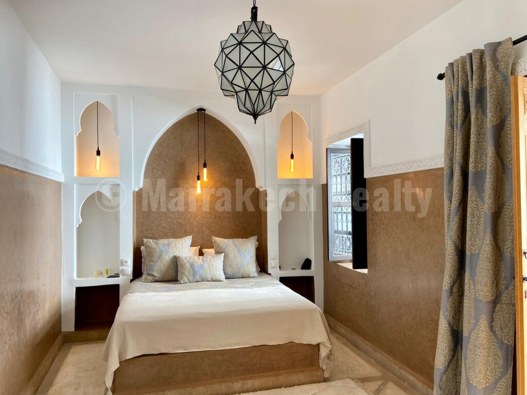 Handsome 5 bedroom Riad with rooftop pool and prime location