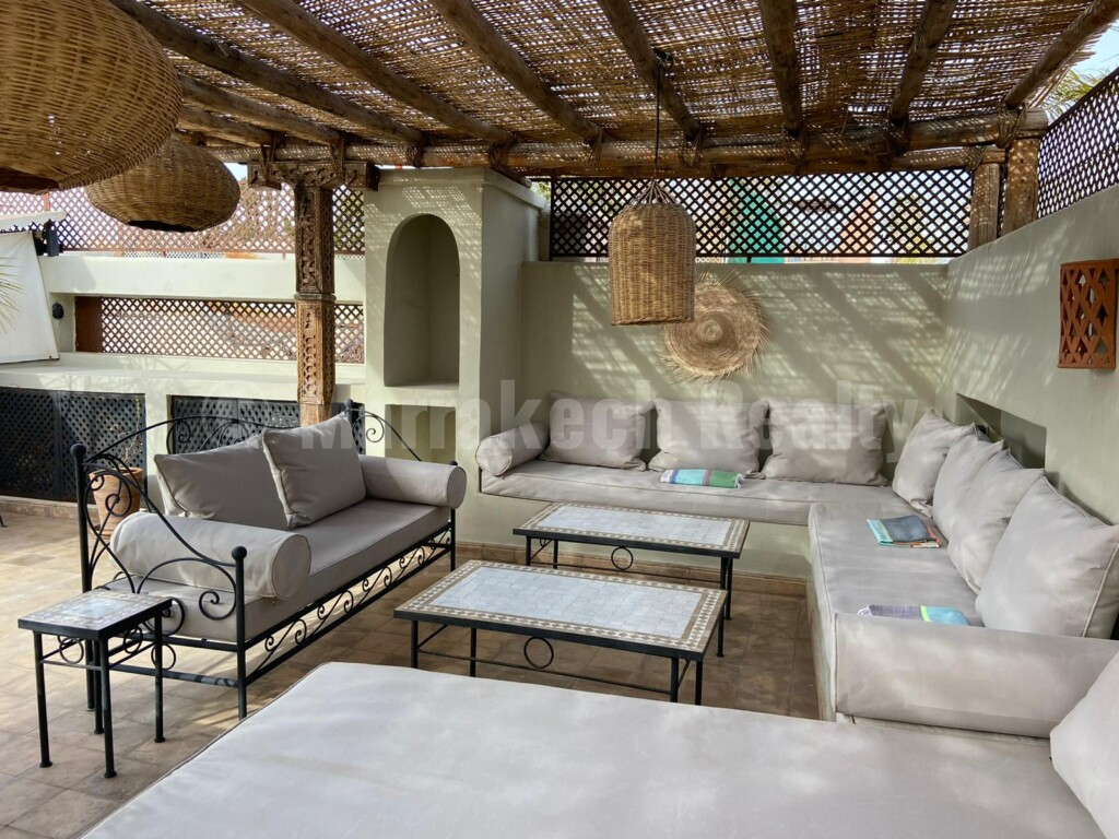 Handsome 5 bedroom Riad with rooftop pool and prime location