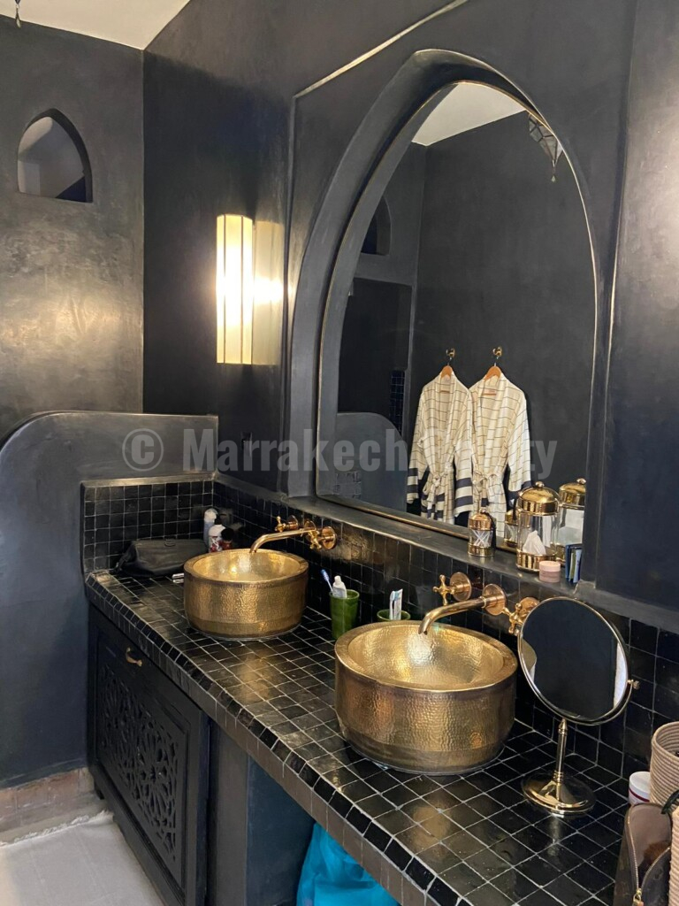 Handsome 5 bedroom Riad with rooftop pool and prime location