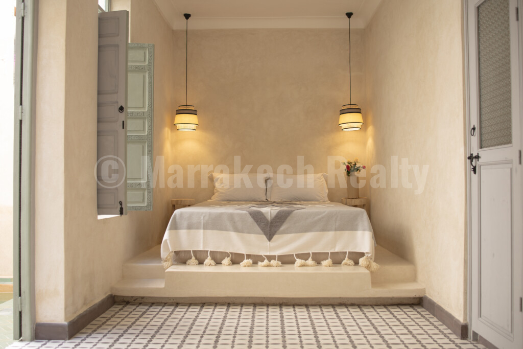 Delightful 4 bedroom Riad with heated pool and prime location