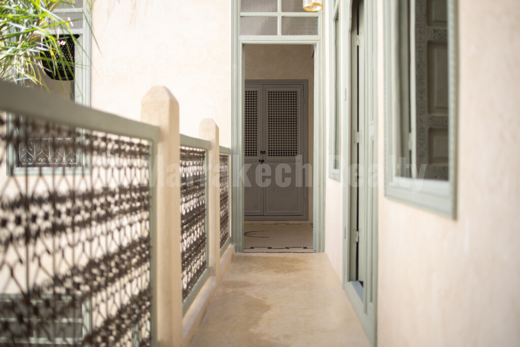 Delightful 4 bedroom Riad with heated pool and prime location