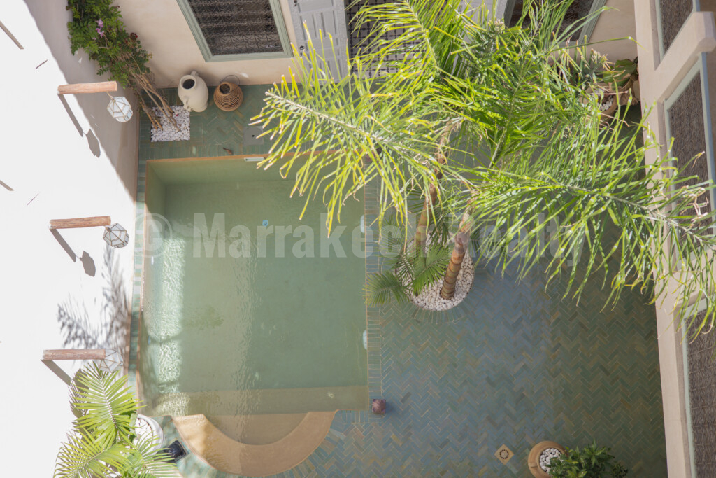Delightful 4 bedroom Riad with heated pool and prime location