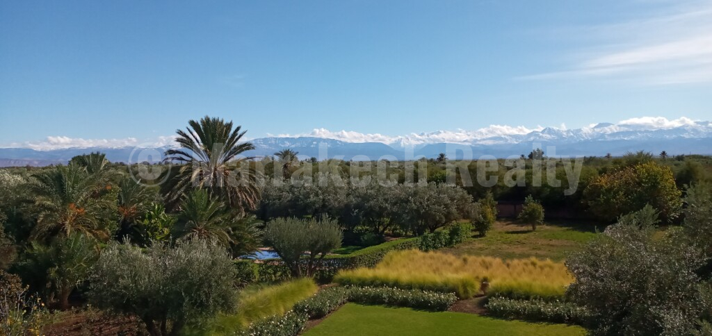 Delightful villa with awesome mountain views