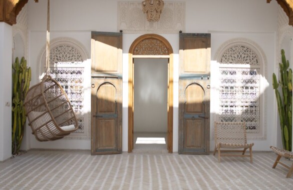 Delightful 5 bedroom Riad with pool and car access