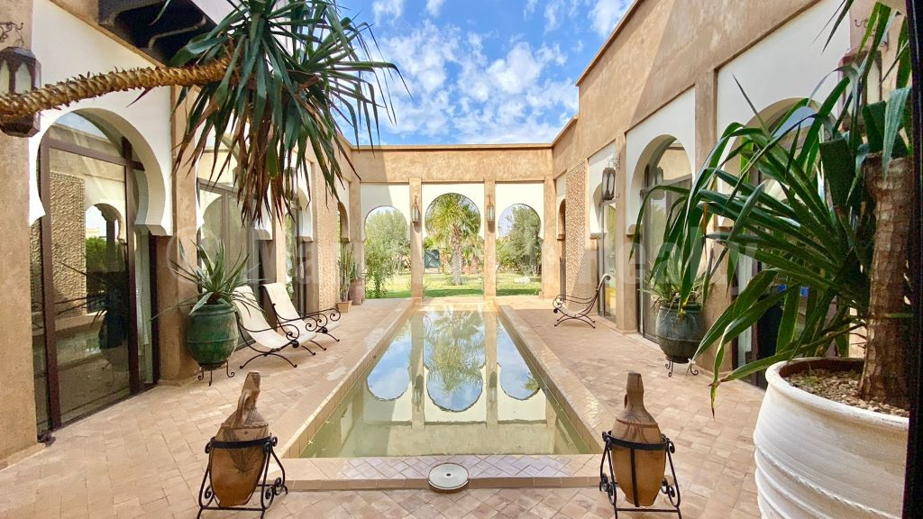 Villa de 4 chambres dans une résidence calme et sécurisée