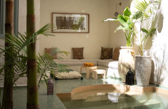 Delightful 4 bedroom Riad with heated pool and prime location