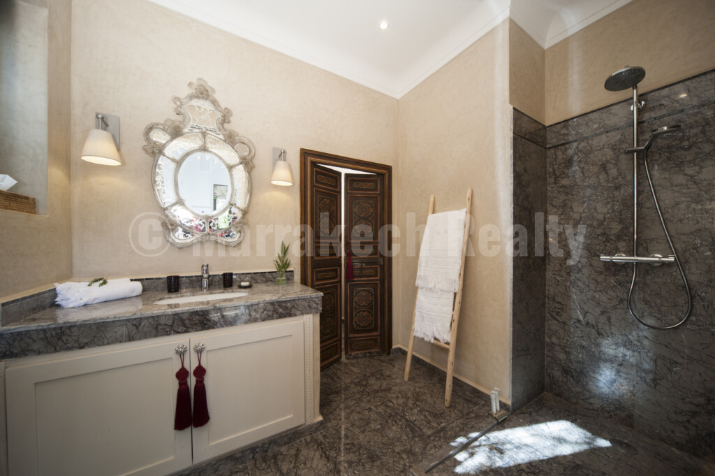 Delightful villa with awesome mountain views