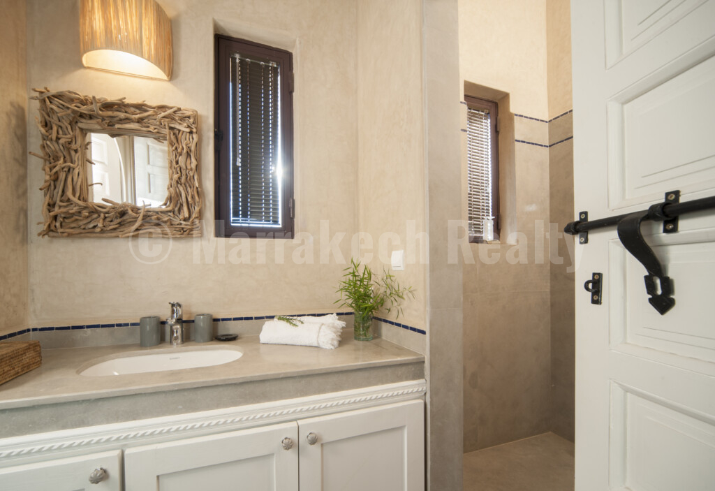 Delightful villa with awesome mountain views