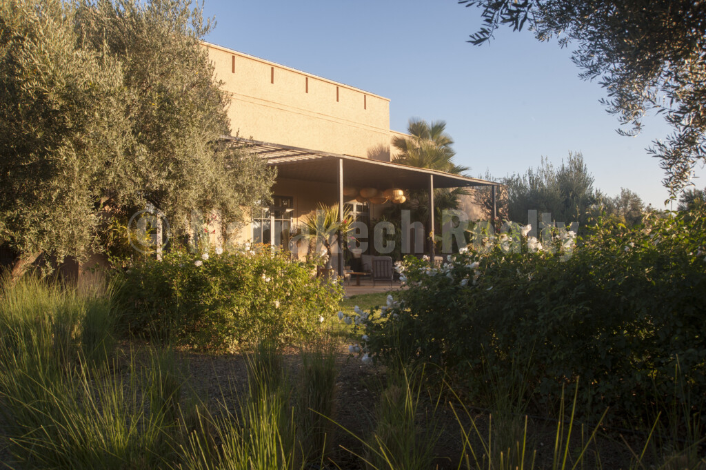 Delightful villa with awesome mountain views