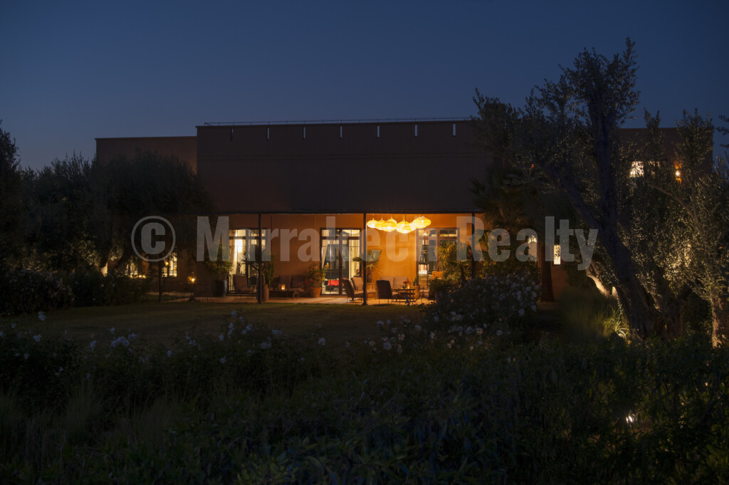 Delightful villa with awesome mountain views