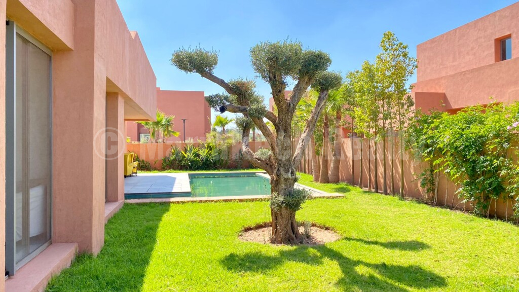 Standout new 4 bedroom villa with pool