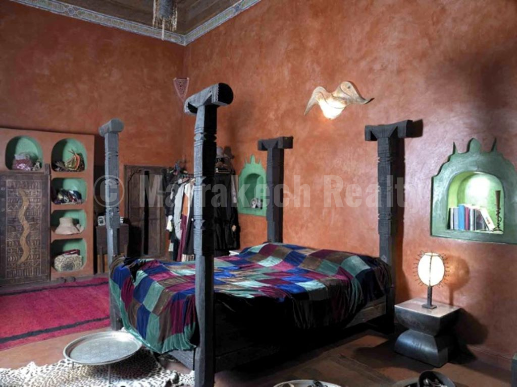 Standout 5 suite Riad with prime location