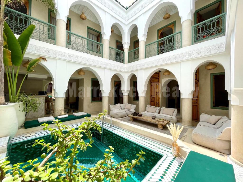 Superbe Riad de 5 chambres avec piscine chauffée et accès voiture