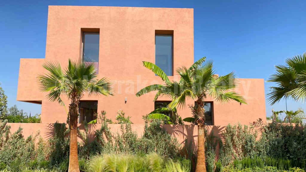 Standout new 4 bedroom villa with pool