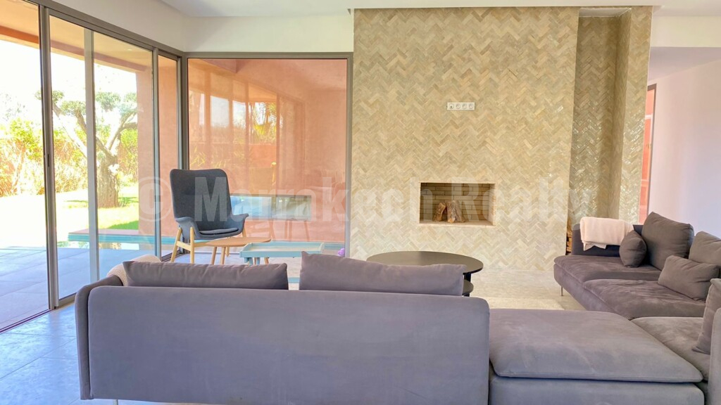 Standout new 4 bedroom villa with pool