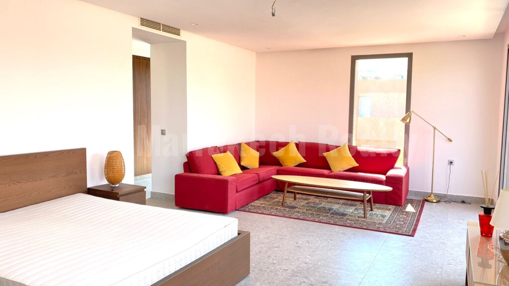 Standout new 4 bedroom villa with pool