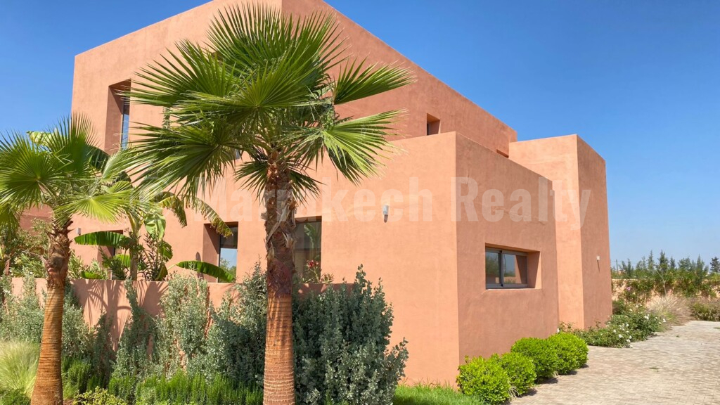 Standout new 4 bedroom villa with pool