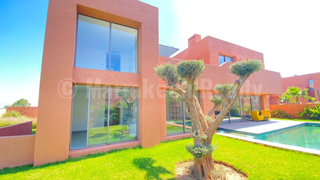 Standout new 4 bedroom villa with pool