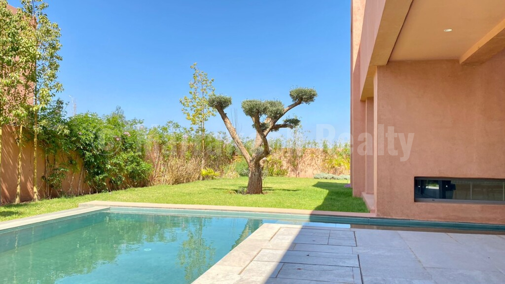 Standout new 4 bedroom villa with pool