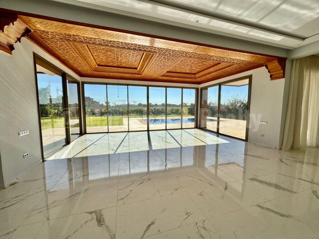 Villa For Long Term Rent Unfurnished in Amelkis Golf domain