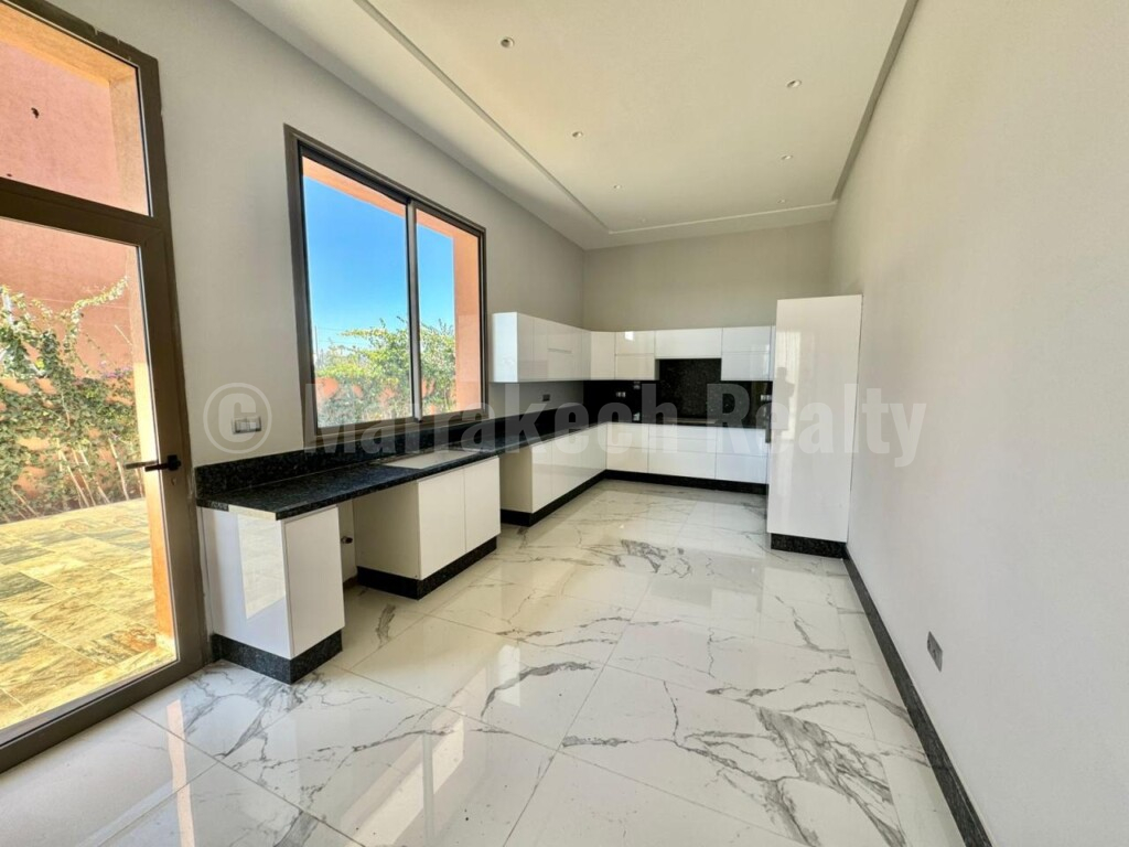 Villa For Long Term Rent Unfurnished in Amelkis Golf domain