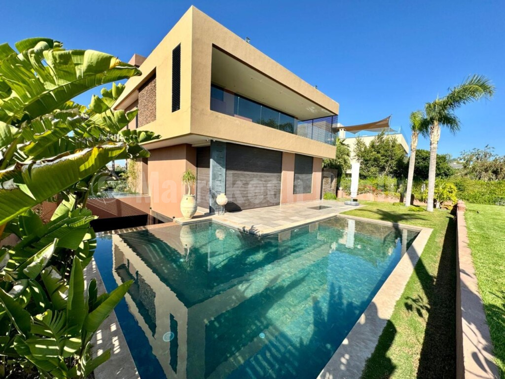 Modern 5 Bedroom Villa For Long Term Rental