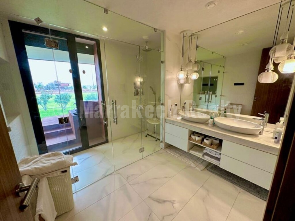 Modern 5 Bedroom Villa For Long Term Rental