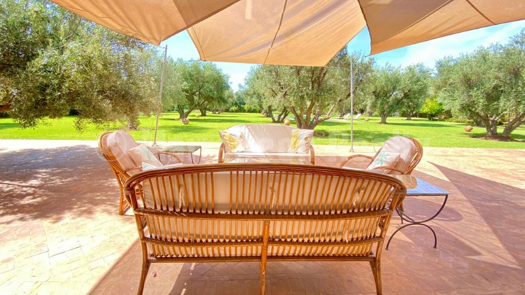 6 suite villa with awesome mountain views