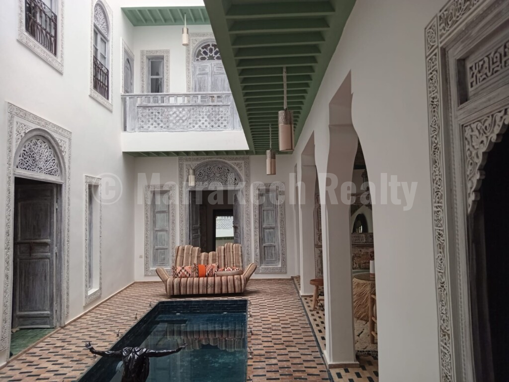 7 bedrooms new guest house: ready for his new owner