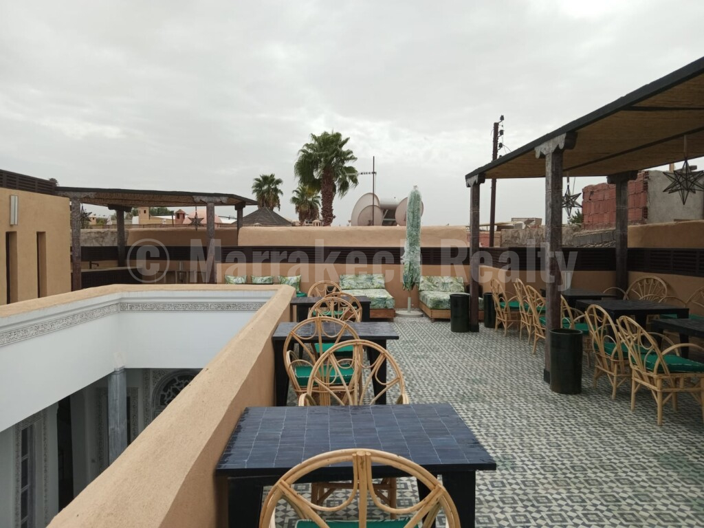 7 bedrooms new guest house: ready for his new owner