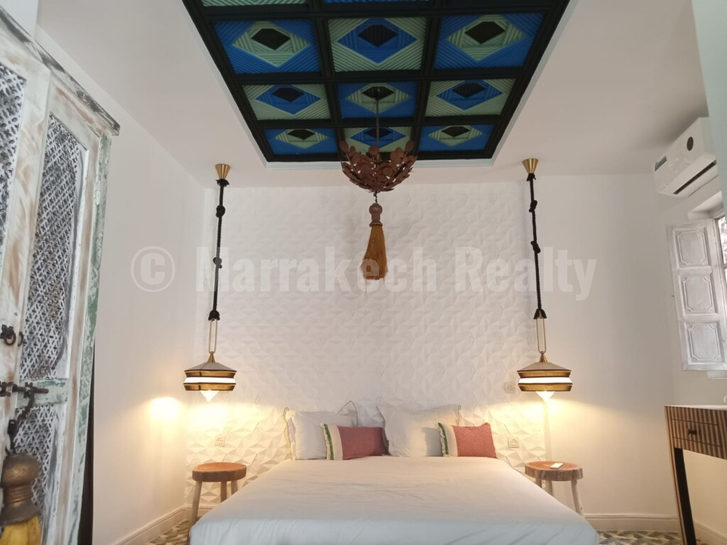 7 bedrooms new guest house: ready for his new owner