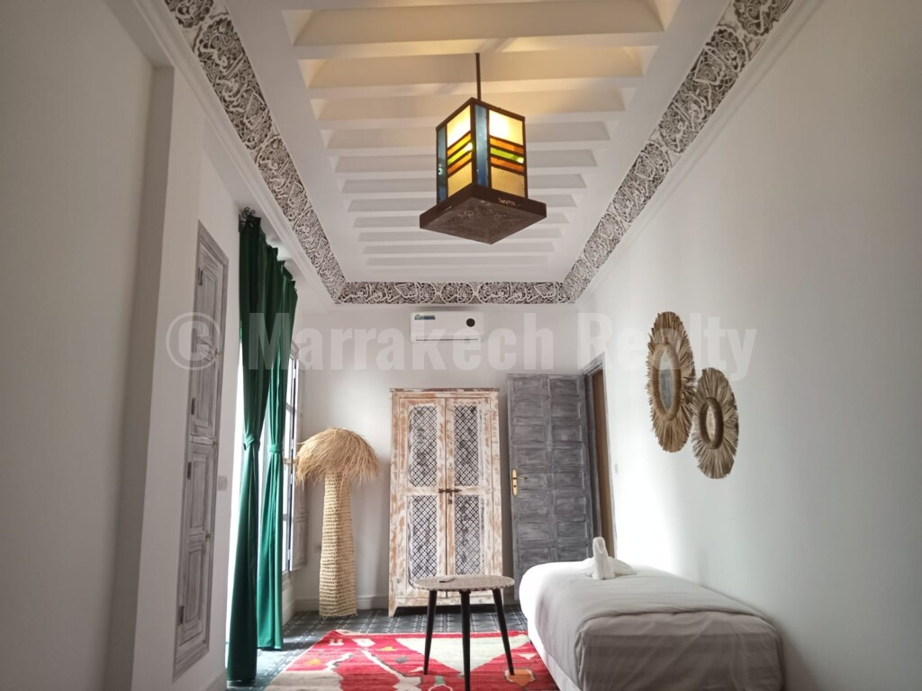 7 bedrooms new guest house: ready for his new owner