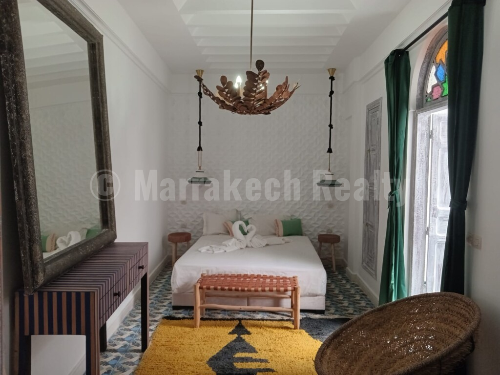 7 bedrooms new guest house: ready for his new owner