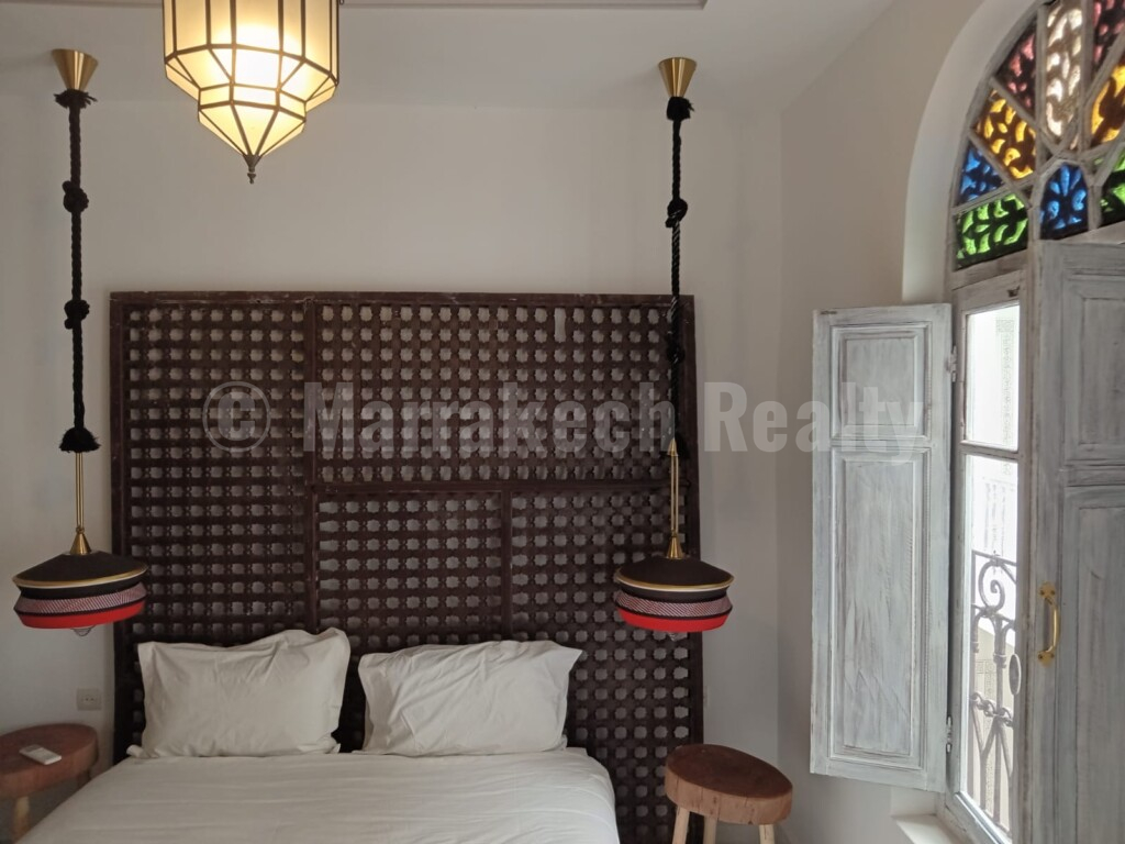 7 bedrooms new guest house: ready for his new owner