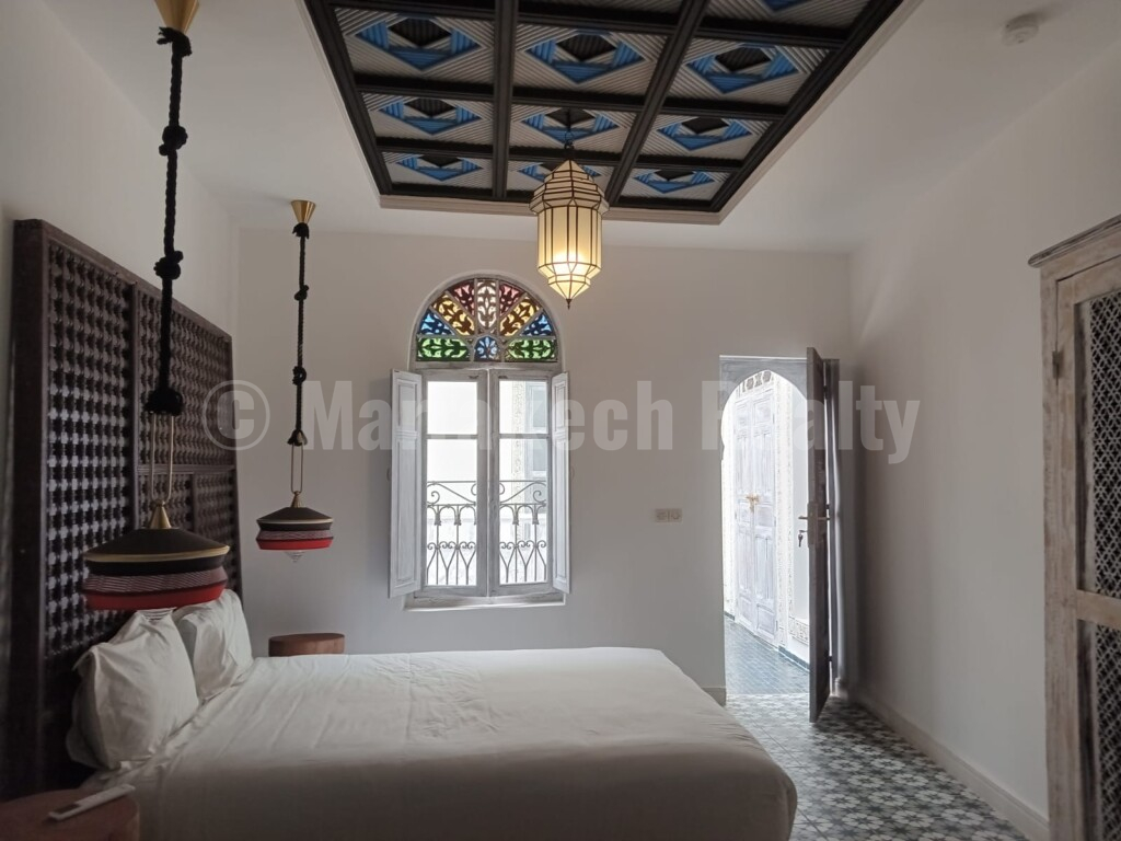 7 bedrooms new guest house: ready for his new owner