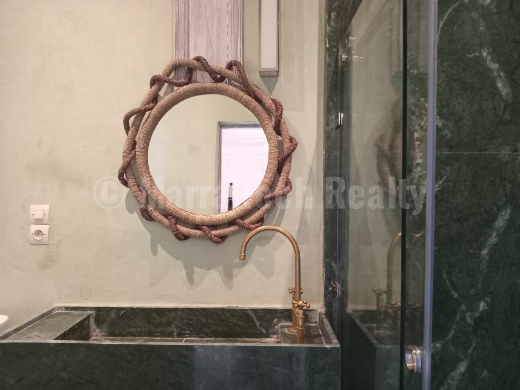 7 bedrooms new guest house: ready for his new owner